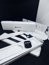 Apple Watch SE 44mm Boîtier en aluminium gris sidéral avec Bracelet Sport Bleu