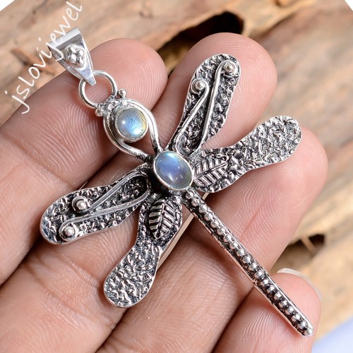 Pendentif femme libellule - , en