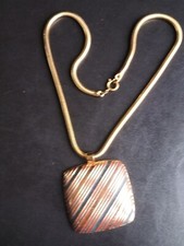 Collier Vintage Dans Le Style