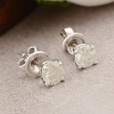 0.68Ct Naturel Clou Diamant