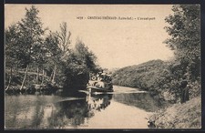 CPA Château-Thébaud /Loire-Inf., L´avant-port avec bateau sur la rivière entour 