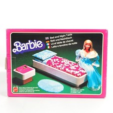 Barbie Lit et Table de Chevet