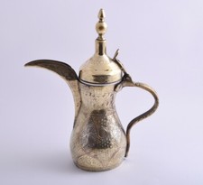 Ancienne cafetière islamique persane en laiton incrusté d'argent Dallah
