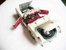 Voiture de collection Burago 1/18 Chevrolet Corvette 1957 blanche et rouge