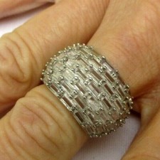 Superbe bague couleur argent