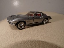 Modèle réduit CHEVROLET CORVETTE STING RAY 1963 de marque FRANKLIN MINT au 1/43