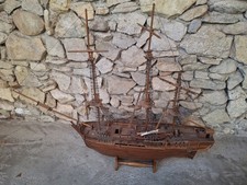 Maquette de bateau en bois
