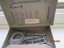 N° 1318/25 deux lampadaire