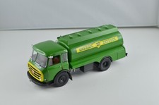 CAMIONS D'ANTAN. 1/43° N°30 SOMUA ISR JL 19 (1957) Citerne Essence