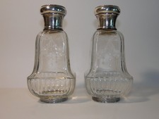 Art Nouveau : Lot de 2 Flacons à parfum en cristal gravé et argent Minerve.