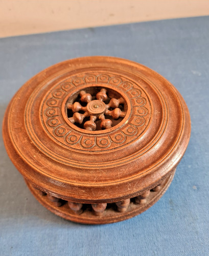 Superbe petite boite ronde - superbe,