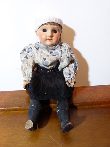 Poupée mignonnette ancienne