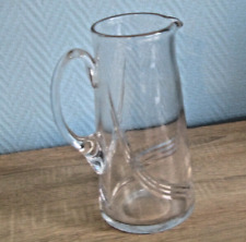 Belle cruche en cristal ciselet origine a déterminé
