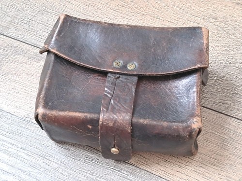 Une cartouchière militaire