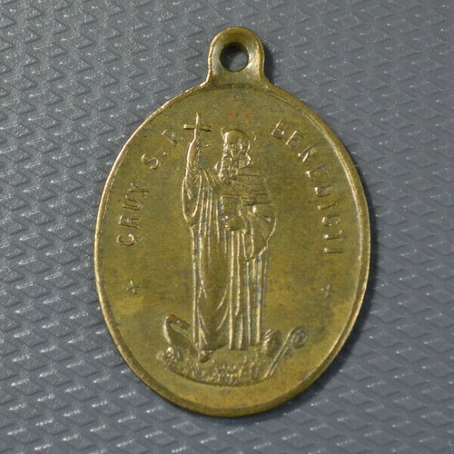 Bijou religieux ancienne - -,