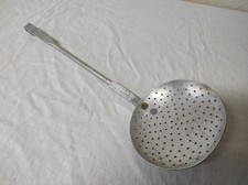 Ancienne Ecumoire en aluminium