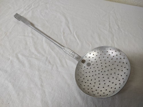 Ancienne ecumoire aluminium - ecumoire, en