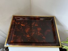 Plateau vintage plexiglass lucite effet écaille cerclage laiton 1970