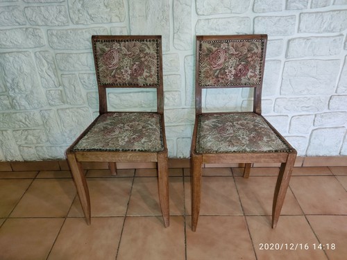 Deux petites chaises - , anciennes