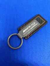 Porte clé AMG mercedes en noir cuir piqûre jaune et rouge métal  10CM