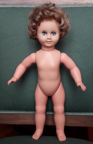 Mignonne ancienne poupée