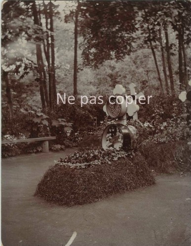 Une tombe vers 1900 pierre - une,