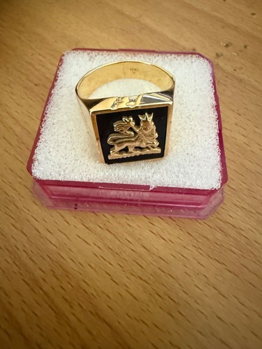 Gold ring with onyx - k,