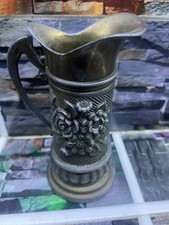 Petit Pichet en Métal avec Fleur en relief 