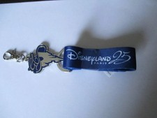 Lanière cast member Disney 25