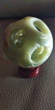 Boule de Canton en JadeDescriptionLa boule de Canton est une sphère sculptée