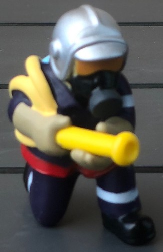 Figurine pompier avec lance - figurine,