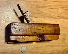 outils anciens, old tool, beau rabot bois en cormier,lame peugeot frères...