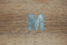 Ancienne - petite Lettre Enseigne En plomb - Mobilier Industriel : M - 2,5 cm -