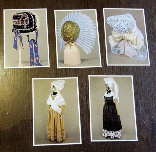 Cartes postales 3 coiffes - postales,