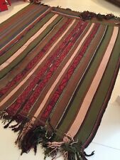 Tapis de nomade berbère en laine de dromadaire 210 x 190. Pièce unique, rare.