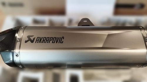 TRIUMPH,AKRAPOVIC