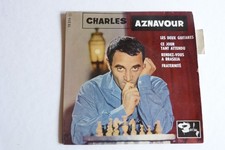 45 TOURS CHARLES AZNAVOUR "LES