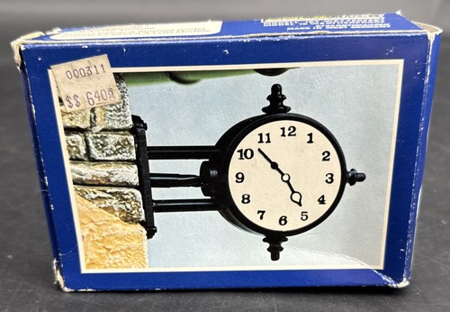 Pola 973 train station - pola, clock