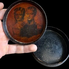 tabatiere ancienne figurant le