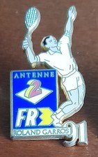 Pin's Roland Garros signé