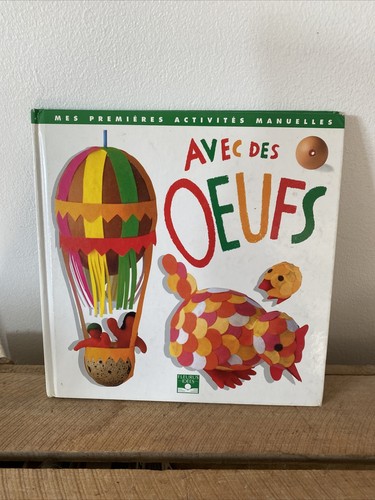 Ancien livre avec des oeufs - avec,