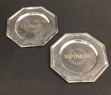 Deux dessous assiettes ou