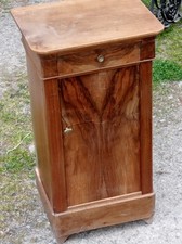 Table de chevet ancienne en bois – 1 tiroir + 1 porte – 32x41x76 cm – 18 kg