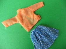 vêtements de petite poupée