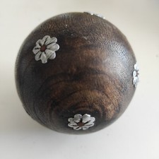Boule en bois décorative
