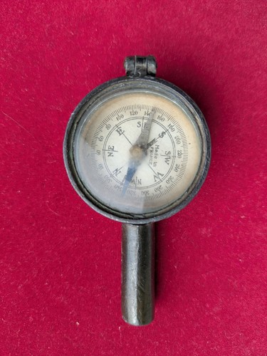 Ancienne boussole avec loupe - ancienne,