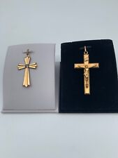 LOT 2 PENDENTIFS PLAQUE OR  5 GRAMMES 90 CROIX OXYDE ET CROIX CHRIST FIX W240