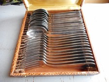 Ancienne ménagère en métal