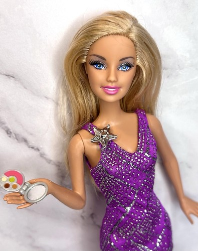 Barbie 2009 loves makeup - barbie,