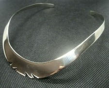 Collier Torque Moderniste En